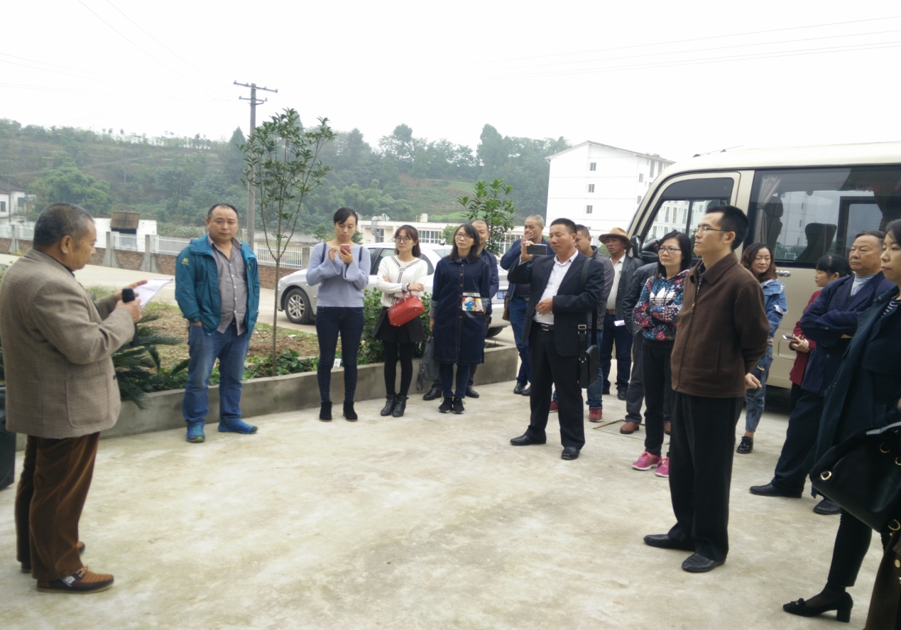 红岩村记账30年的农户王建顺介绍记账经验