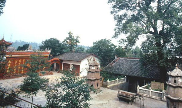 试点镇蟠龙镇境内的千年古刹宝峰寺